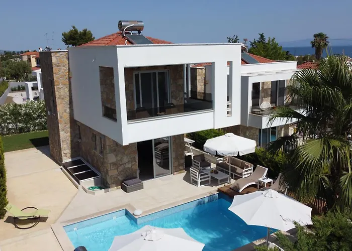 Villa Douglas - Private Pool, Bbq, 4Bdrms, View
