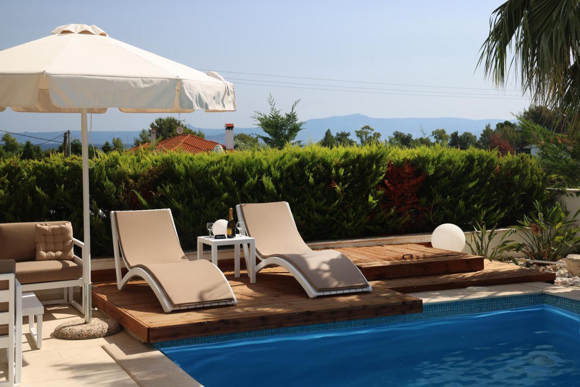 Villa Douglas - Private Pool, Bbq, 4bdrms, View Pefkochori