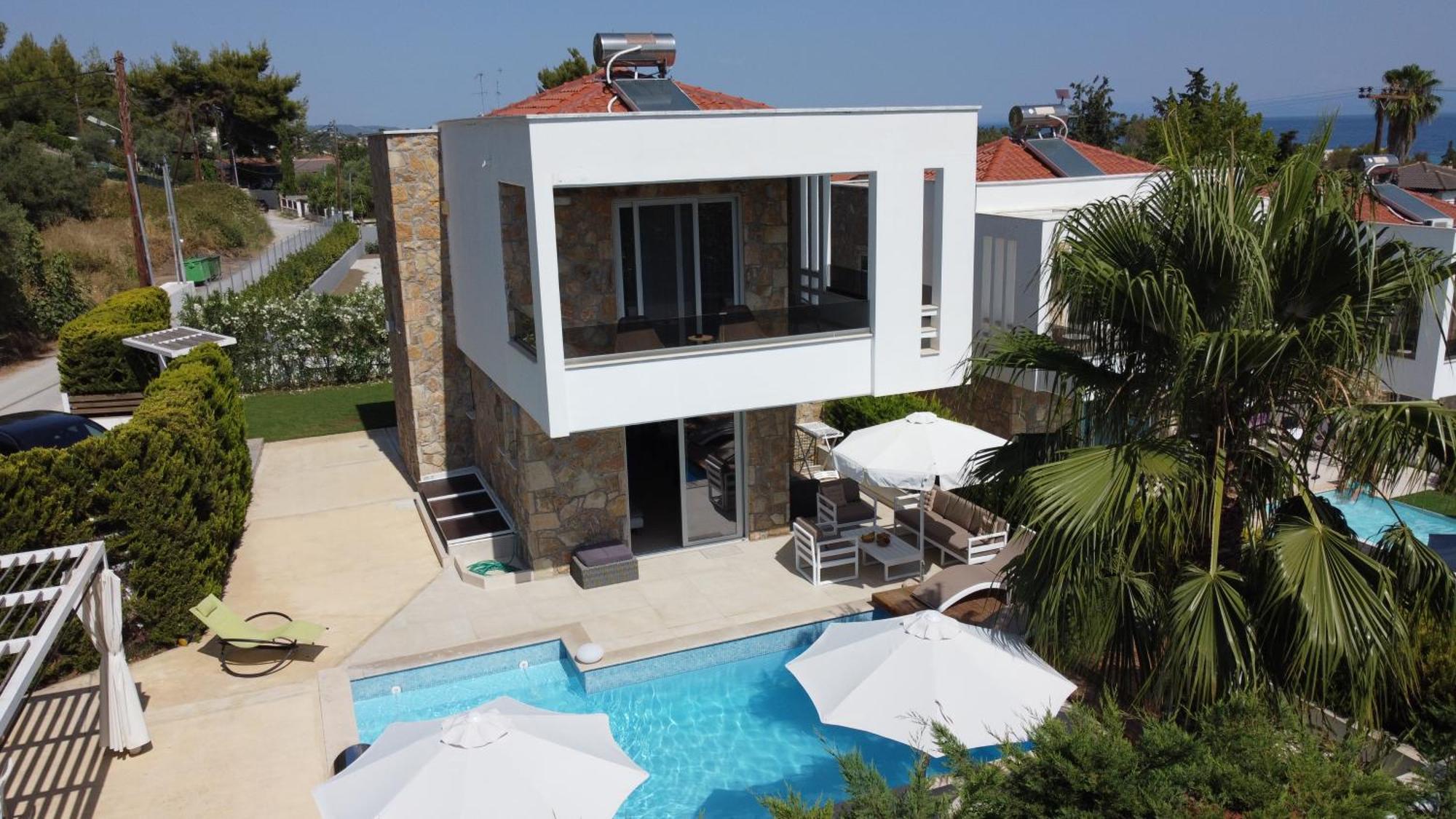 Douglas - Private Pool, Bbq, 4bdrms, View Villa