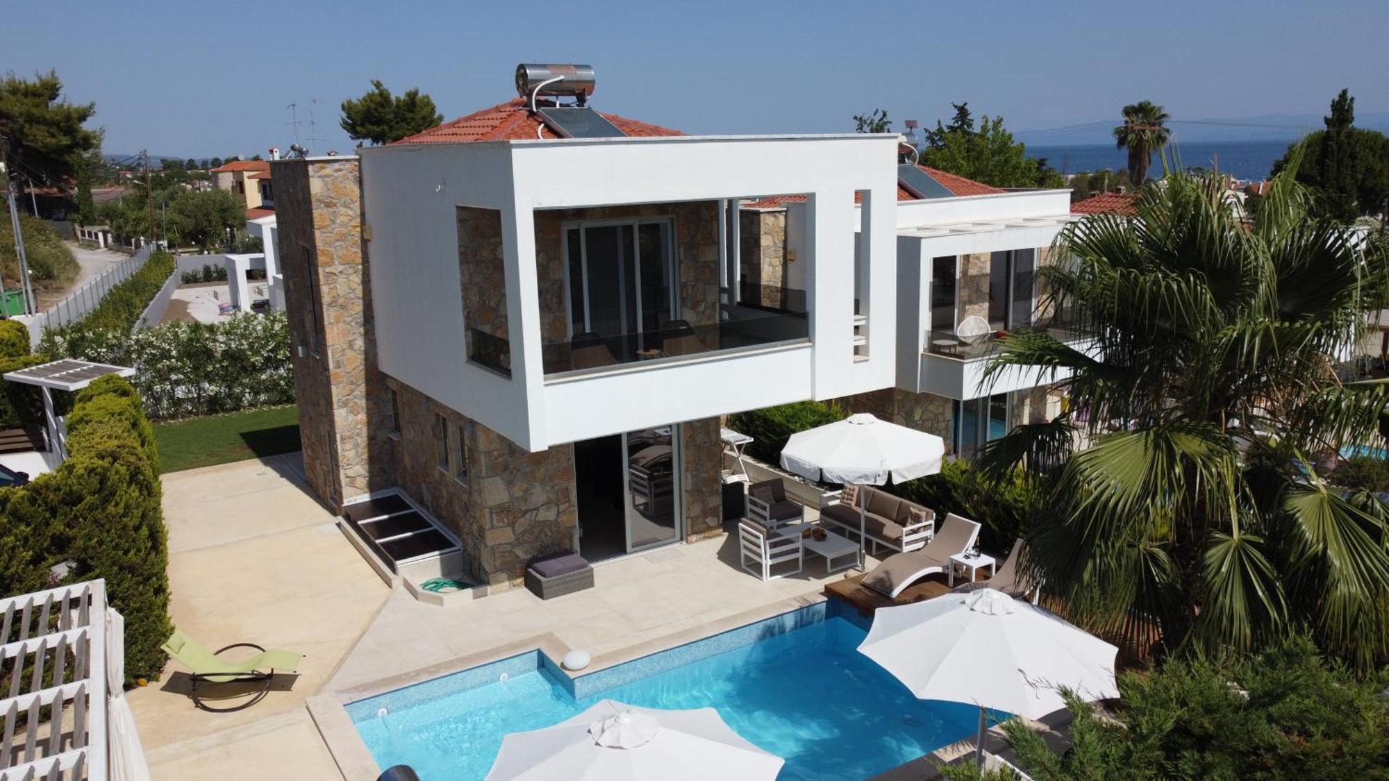 Villa Douglas - Private Pool, Bbq, 4bdrms, View Pefkochori