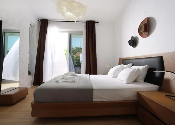 Villa Douglas - Private Pool, Bbq, 4Bdrms, View