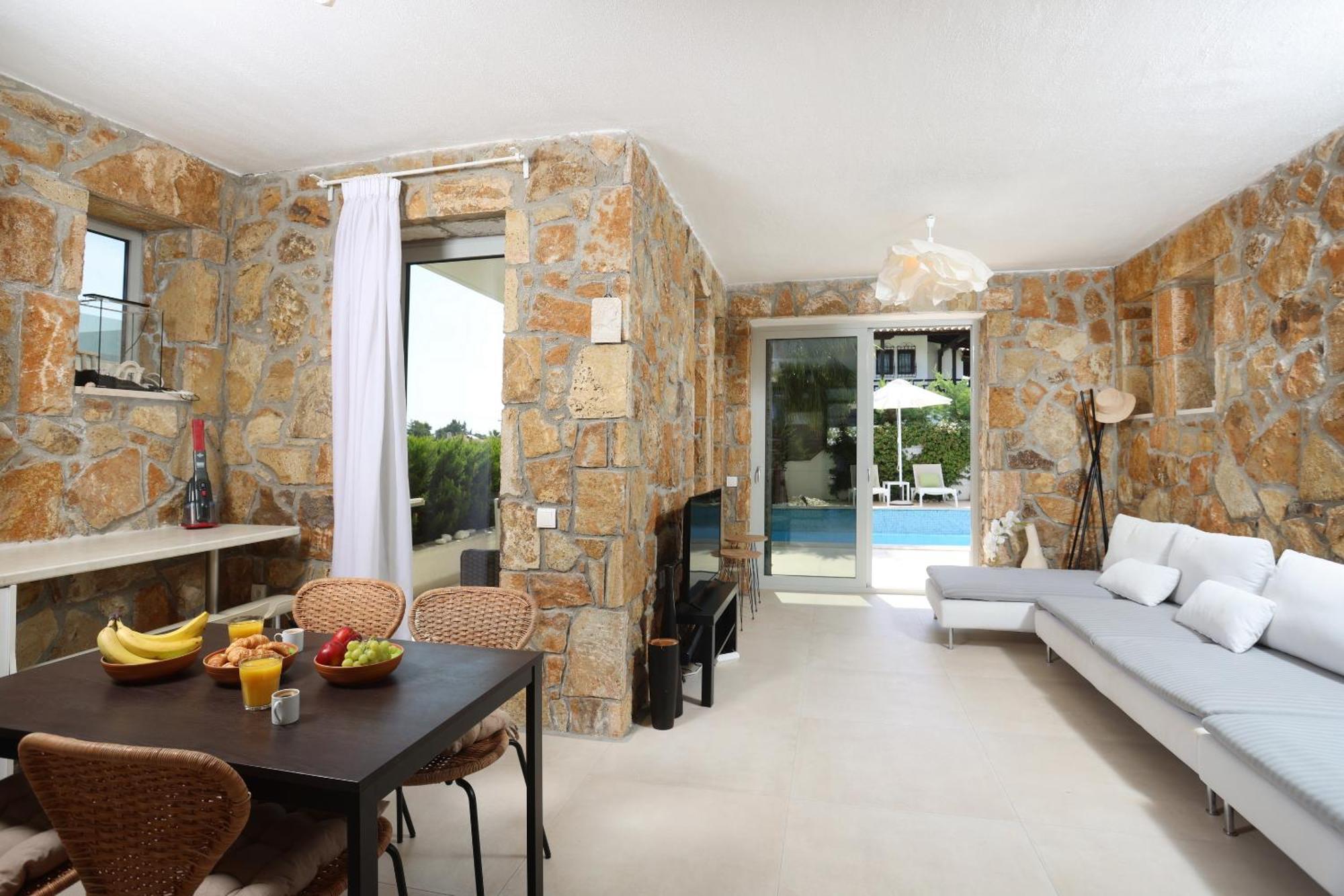 Villa Douglas - Private Pool, Bbq, 4bdrms, View