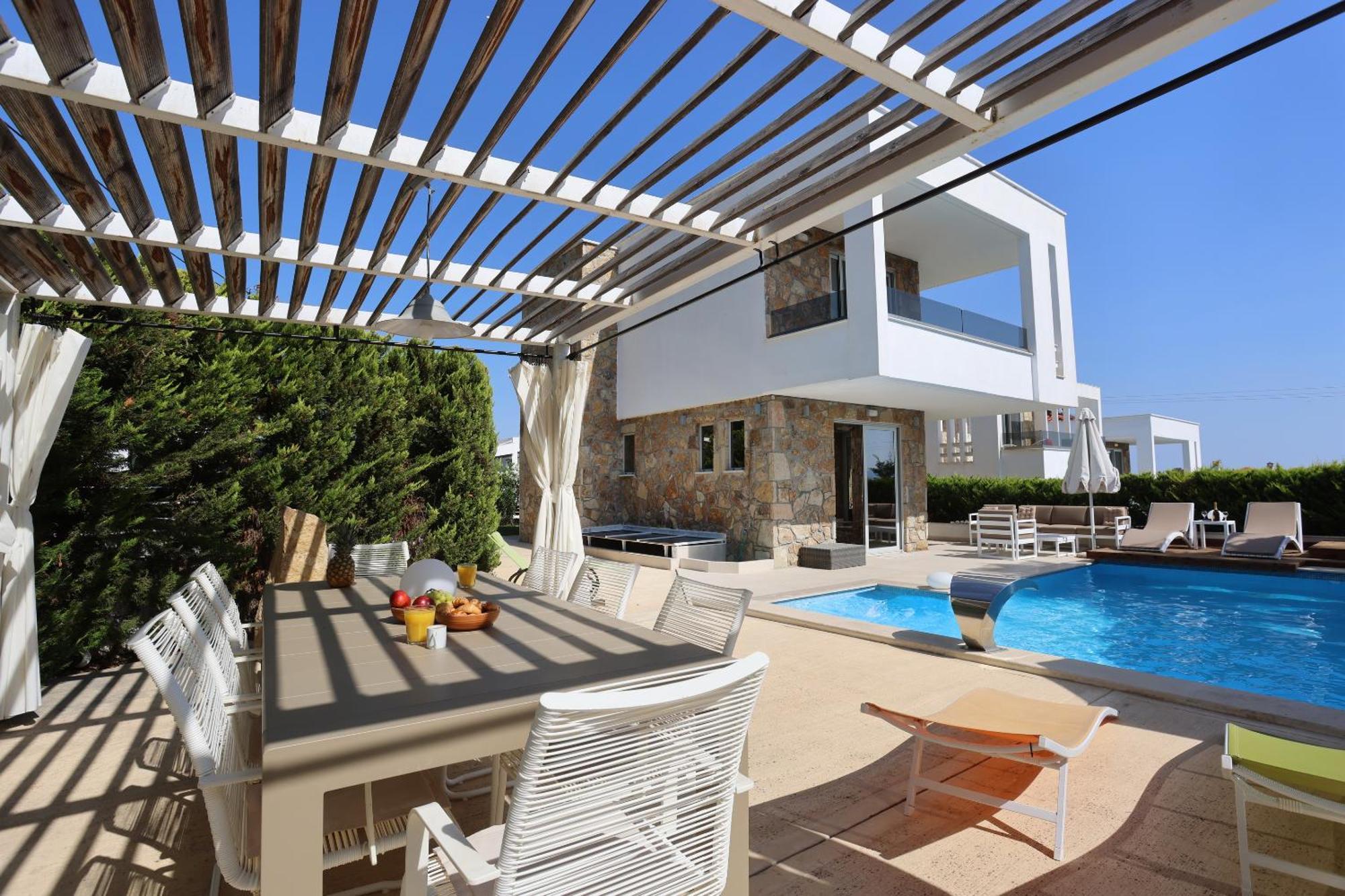 Villa Douglas - Private Pool, Bbq, 4bdrms, View Pefkochori