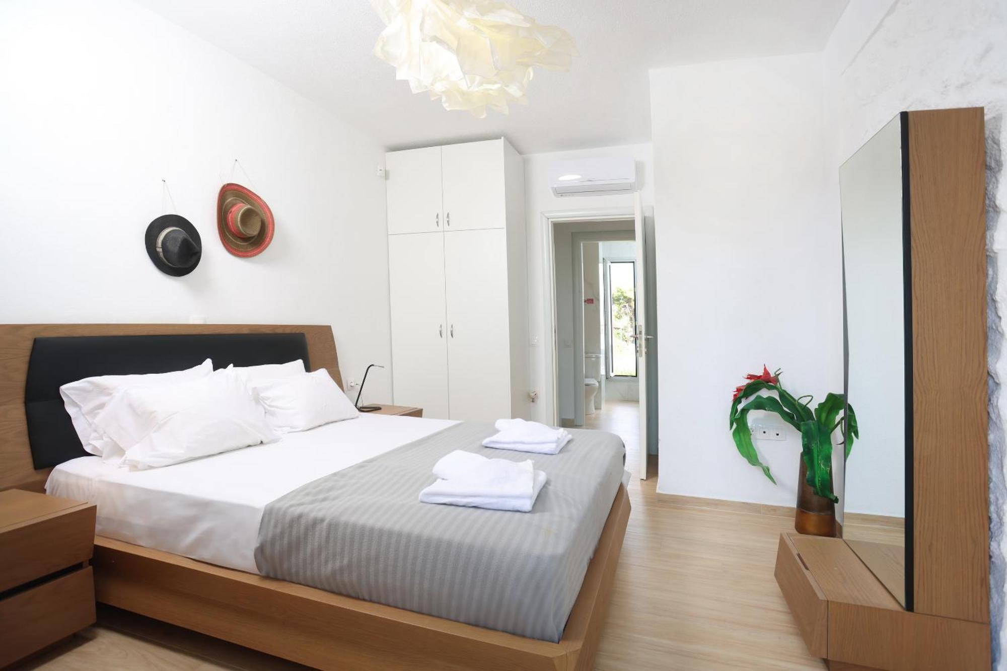 Douglas - Private Pool, Bbq, 4bdrms, View Pefkochori