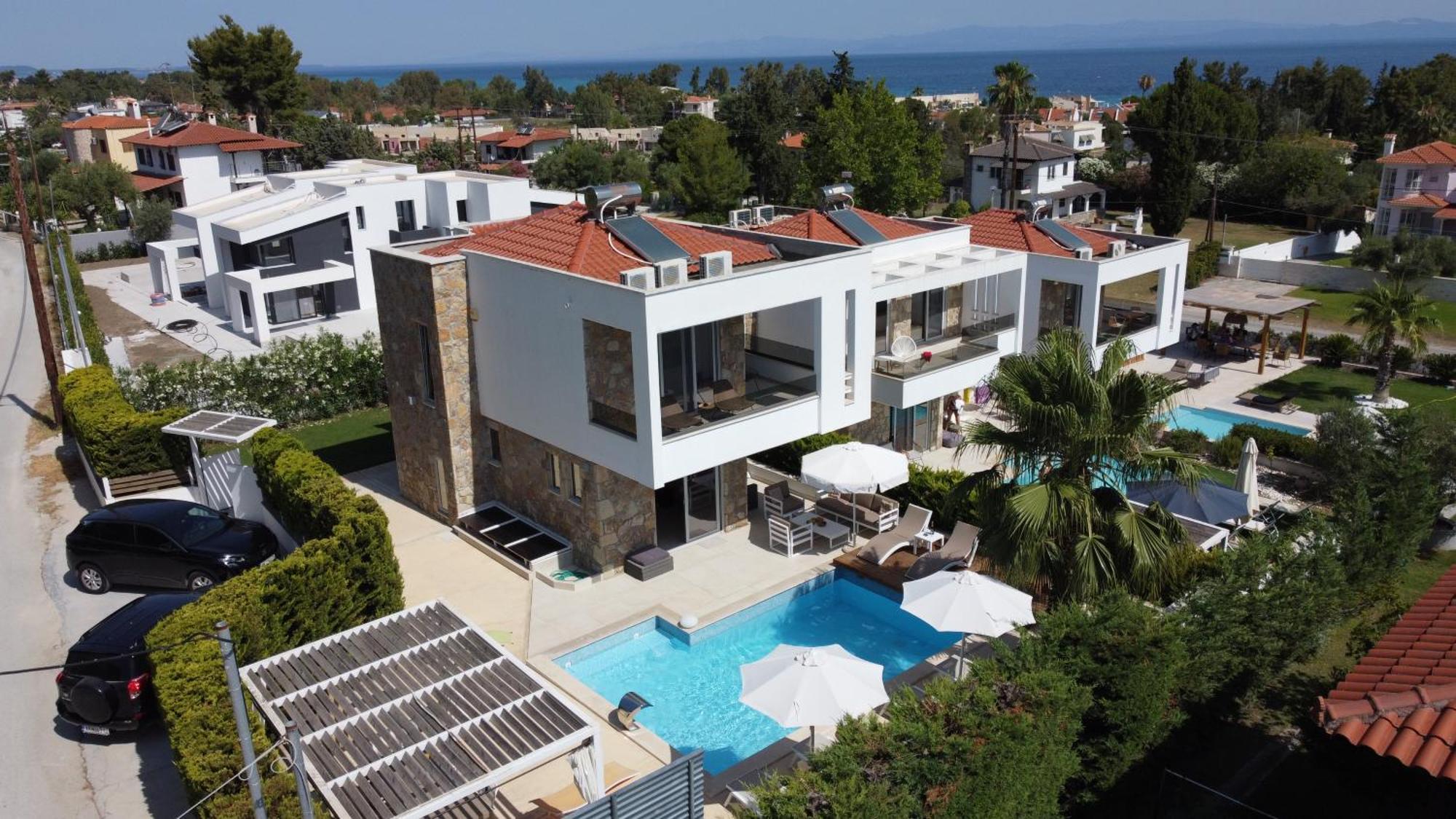 Villa Douglas - Private Pool, Bbq, 4bdrms, View