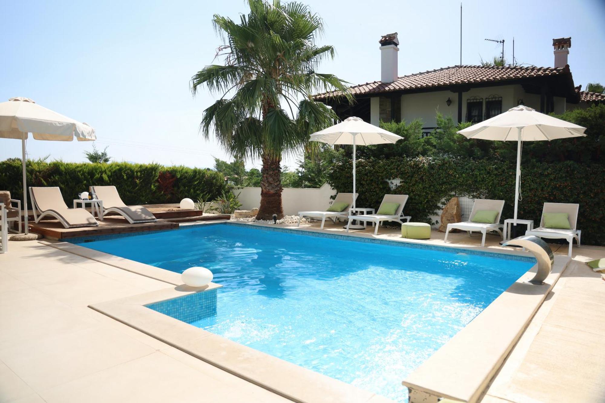 Villa Douglas - Private Pool, Bbq, 4bdrms, View Pefkochori